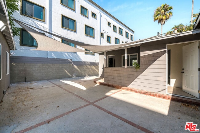 Building Photo - 839 Wilcox Ave