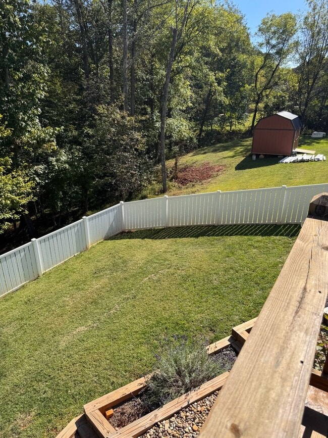 Building Photo - 3 Bedroom || 2 Bathroom Home in Forest
