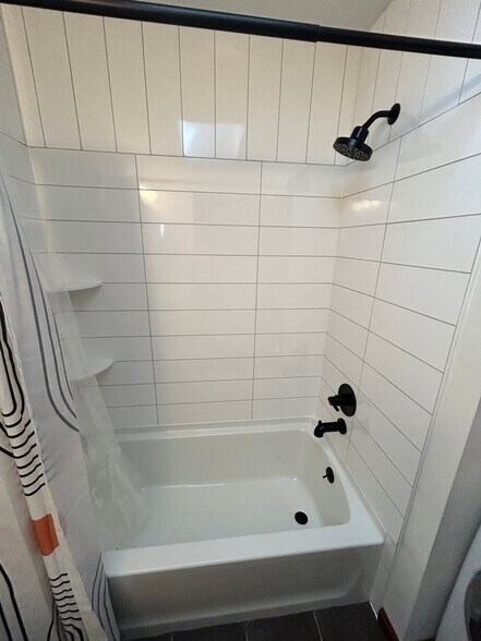 Building Photo - 6166 River Bluff Dr