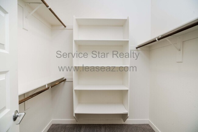 Building Photo - 9129 W Sells Dr