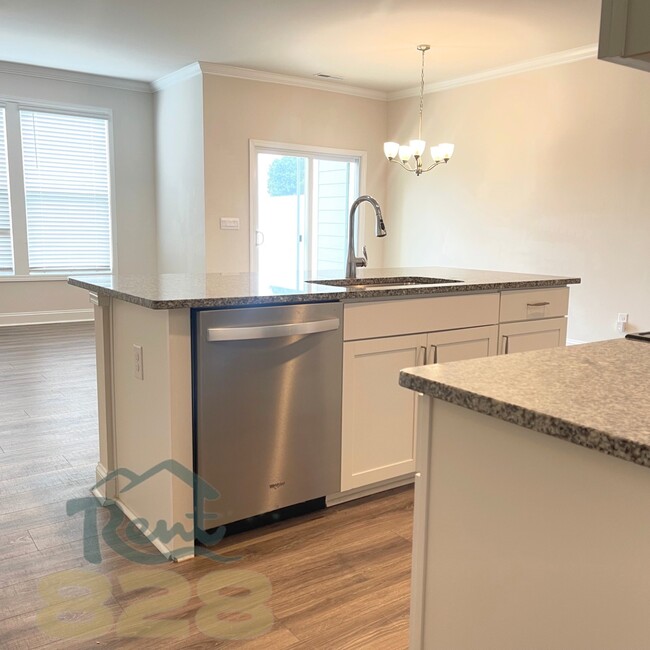 Building Photo - 146 Creekview Rd