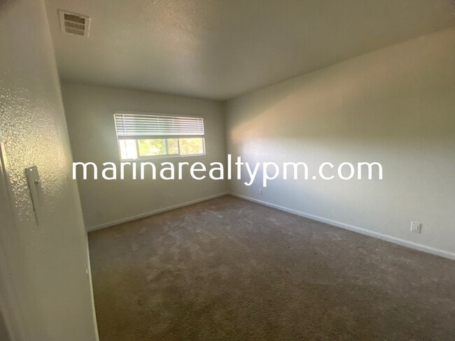 Building Photo - Charming 3 bedroom, 2 bathroom home locate...