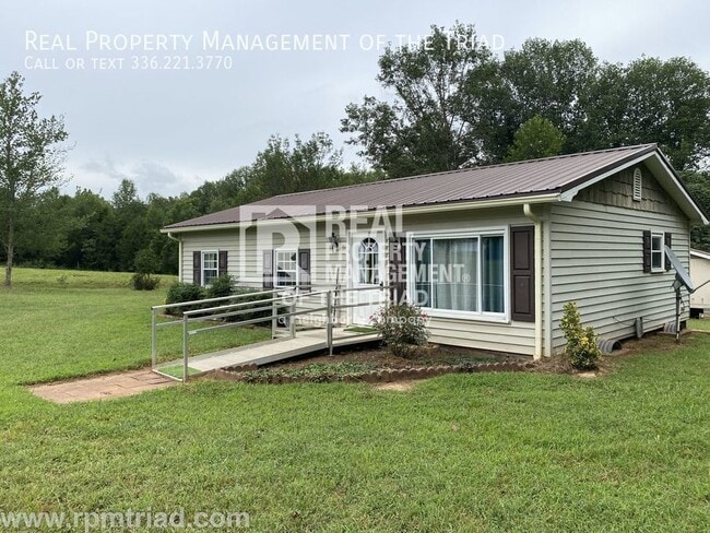 Building Photo - 2BR/1BA in Hamptonville on about 2 acres
