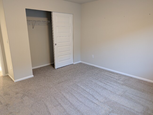 Building Photo - 912 119th Ave SE