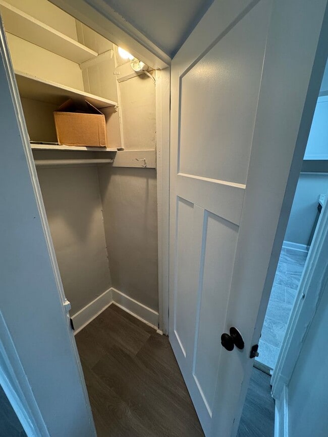 Building Photo - 3 Bedroom 1.5 Bath in Dormont!