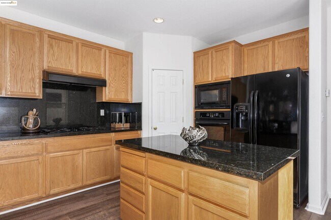 Building Photo - 411 Canyon Ct