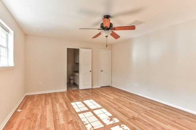 Building Photo - 3839 Sun Valley Dr