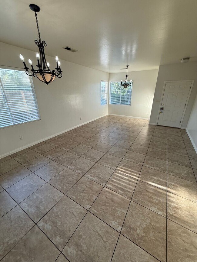 Building Photo - 2623 Bagwell Ct