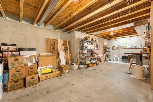 Building Photo - 1213 Twisted Branch Way