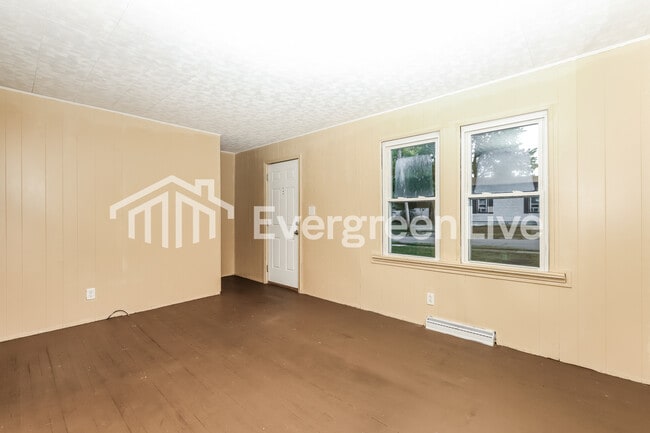 Building Photo - 124 E Lindberg Dr