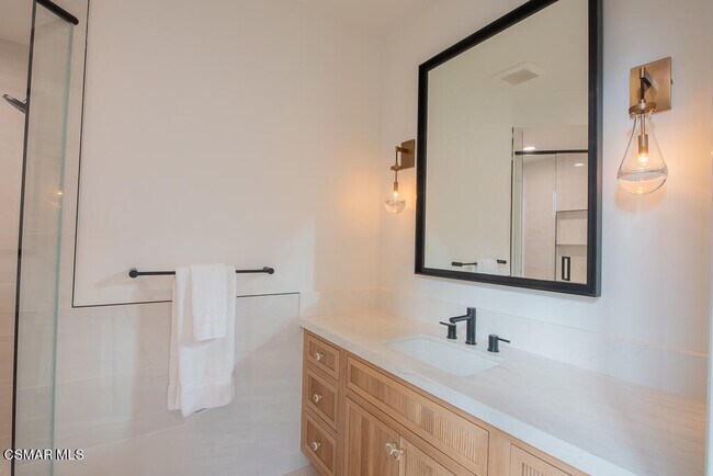 Building Photo - 2390 Crombie Ct