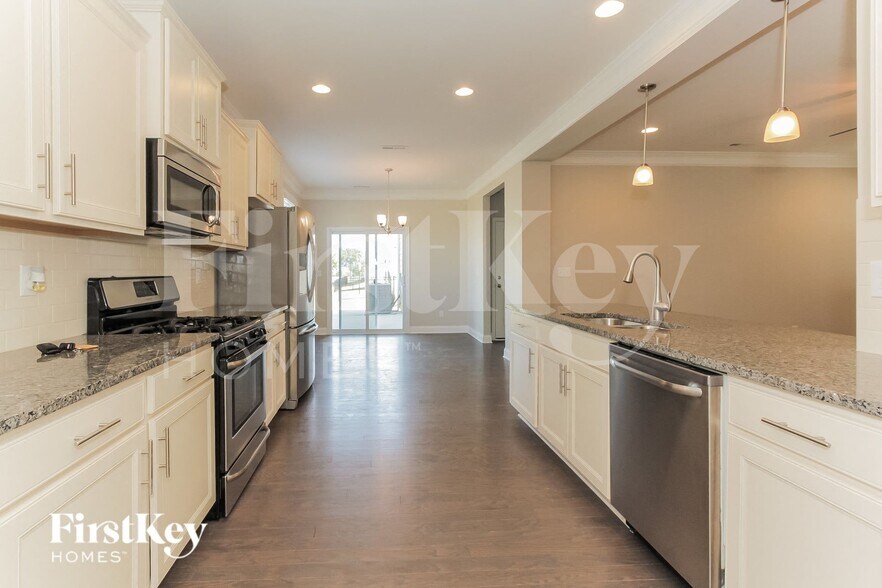 Building Photo - 9805 Rayneridge Drive