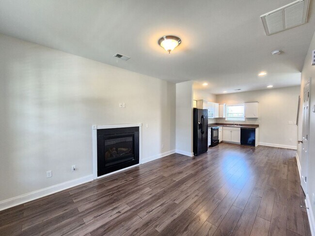 Building Photo - Great Location in the River Stone Community!