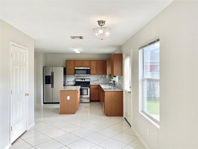 Building Photo - 3303 Barkers Crossing Ave