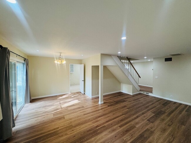 Building Photo - Nice Two-Story Unit with Attached Garage a...
