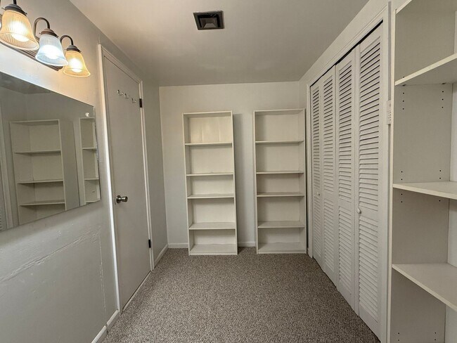 Building Photo - Spacious 4BR House in Tulsa