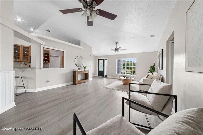 Building Photo - 897 Hunters Creek Dr
