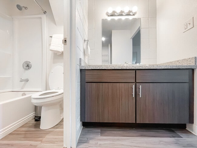 Building Photo - 2515 Burnet Ave