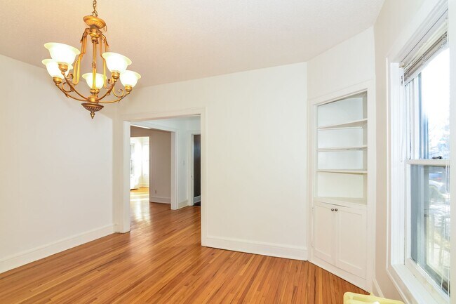 Building Photo - 1067-1069 Saint Clair Avenue