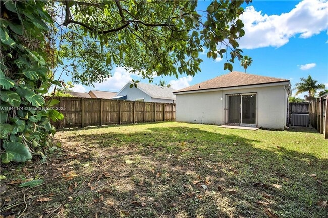 Building Photo - 941 SW 7th Ct