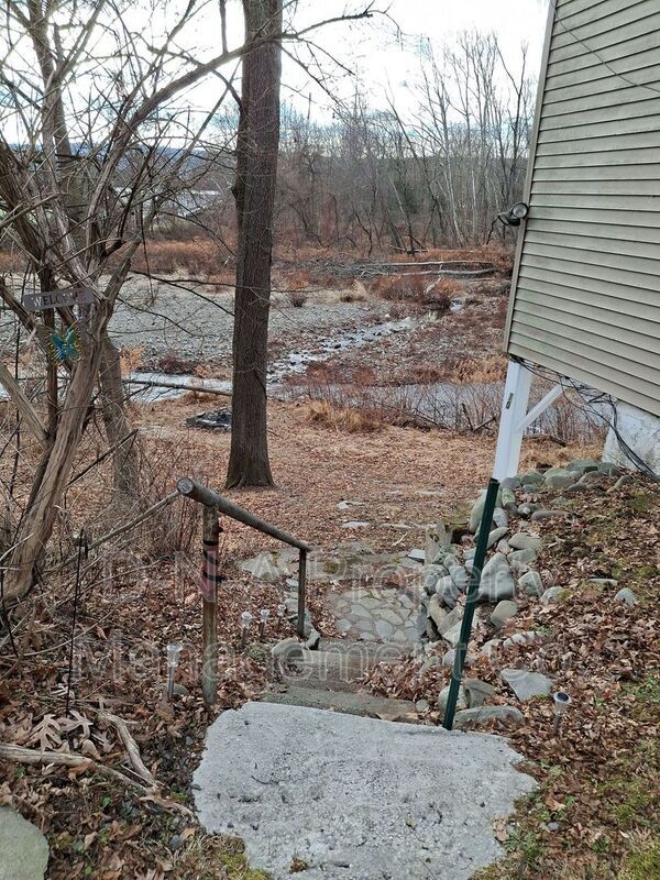 Building Photo - 114-116 Knight St