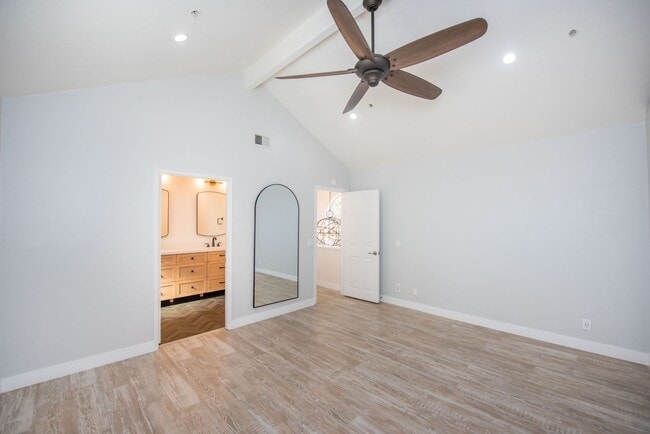 Building Photo - Eastside Costa Mesa Gem