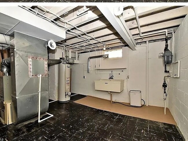 Building Photo - 12332 Park Knoll Dr
