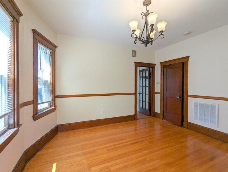 Building Photo - 108 W Quincy St