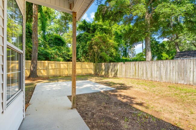 Building Photo - Updated Single Family Home in Lawton Bluff...