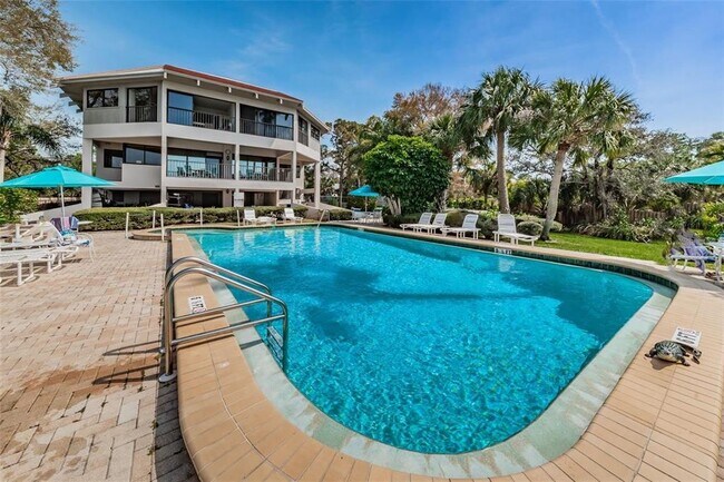 Building Photo - 300 S Florida Ave