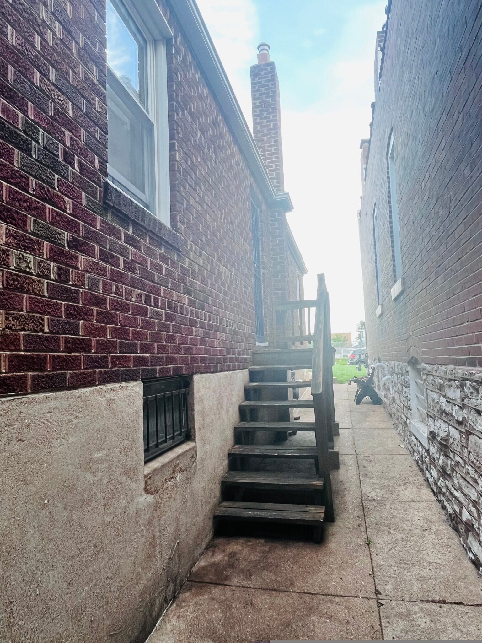 Building Photo - 4985 Arsenal St
