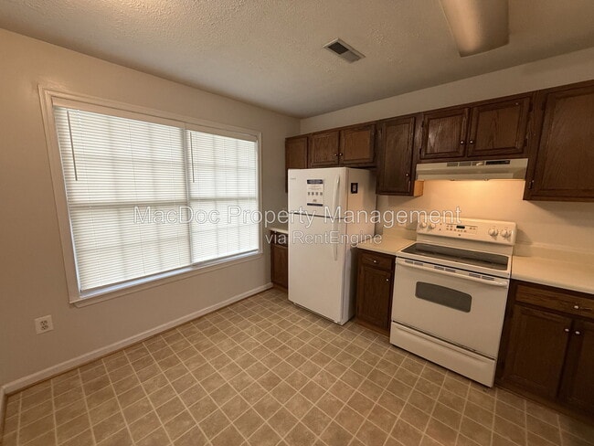 Building Photo - 11185 Kensington Pl