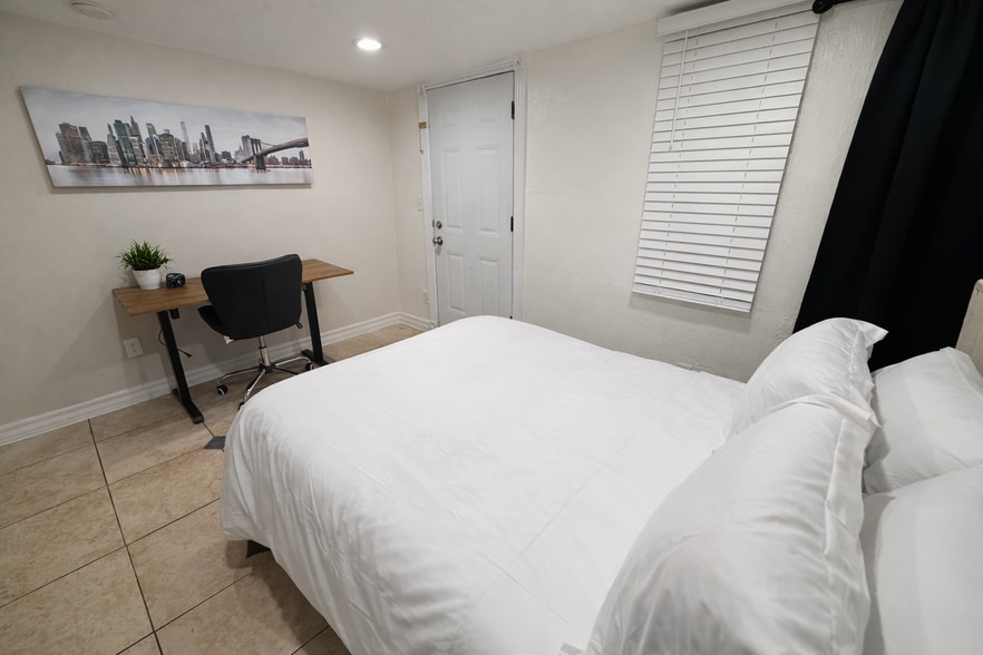 Building Photo - 1014 Brown St