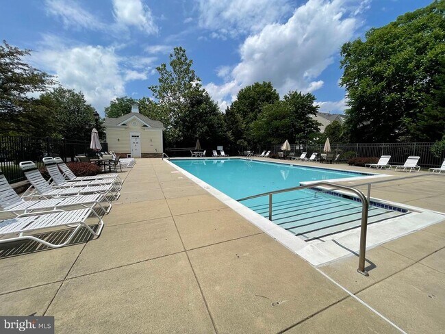 Building Photo - 23052 Fontwell Square