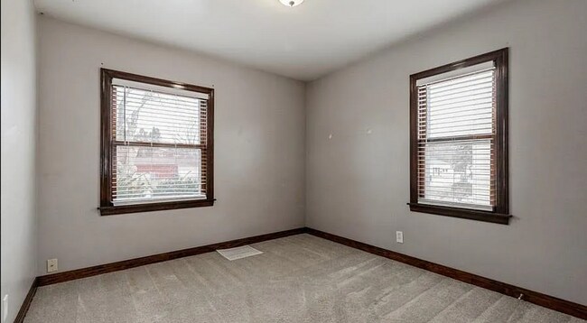 Building Photo - Terrific two bedroom home in Rock Island!