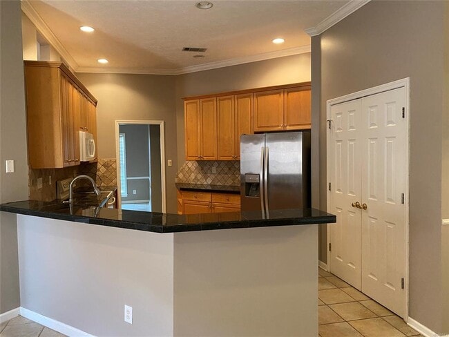 Building Photo - 1924 Dundee Dr