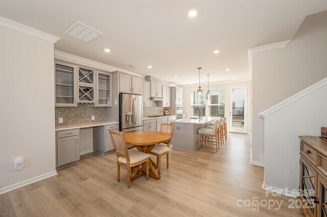 Building Photo - 6027 Towering Oaks Dr