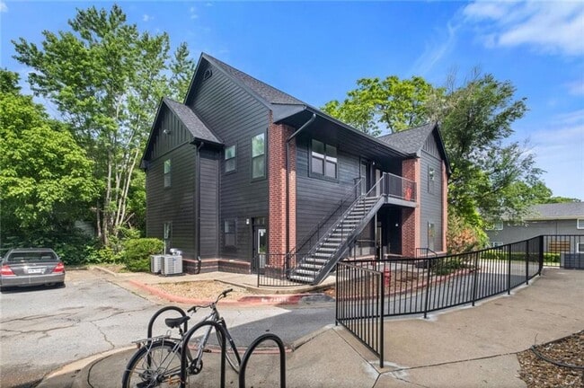 Building Photo - 1137 N Leverett Ave