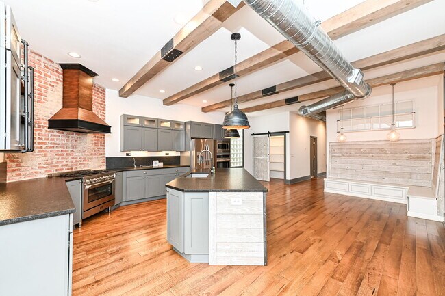 Building Photo - 1515 Olive St