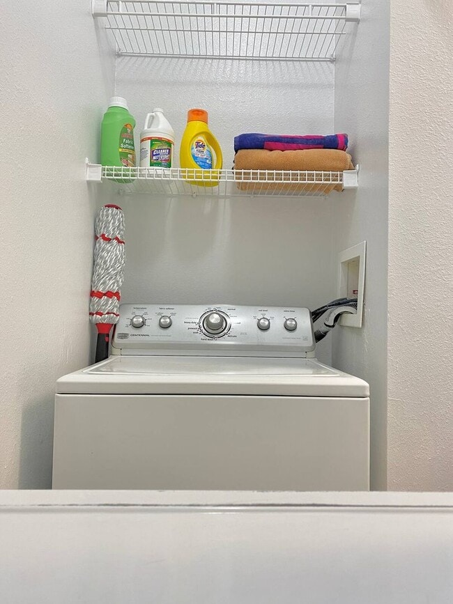 Building Photo - Amazing Furnished or Unfurnished 2-Bedroom...