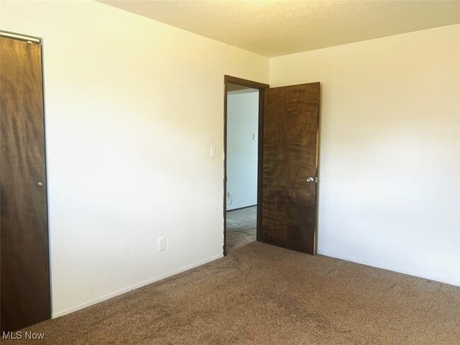 Building Photo - 105 Wildwood Dr