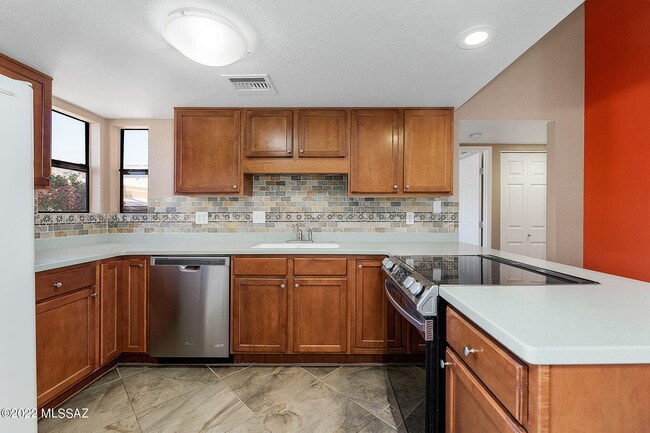 Building Photo - 5051 N Sabino Canyon Rd