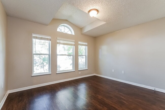 Building Photo - 936 Welch Hill Cir