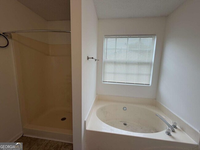 Building Photo - 1613 Fort Perry Way