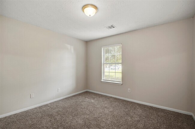 Building Photo - 16145 Sun View Ln