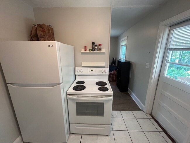 Building Photo - 1810 Atascadero Dr