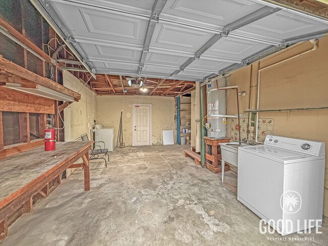 Building Photo - Charming 2BR/2BA home available in La Mesa with Large backyard!