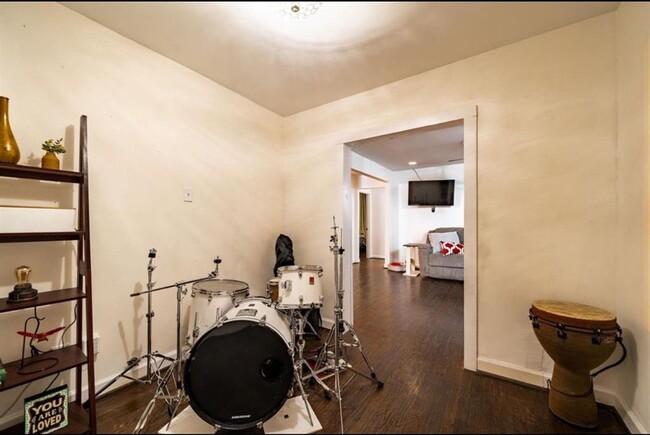 Building Photo - 10305 Bassoon Dr