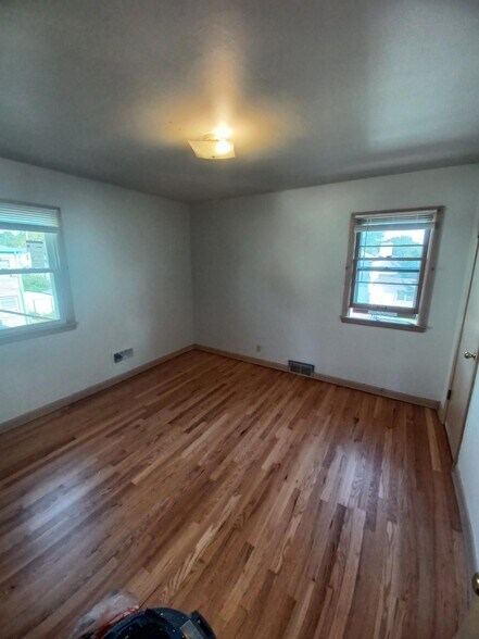 Building Photo - 7936 W Becher St