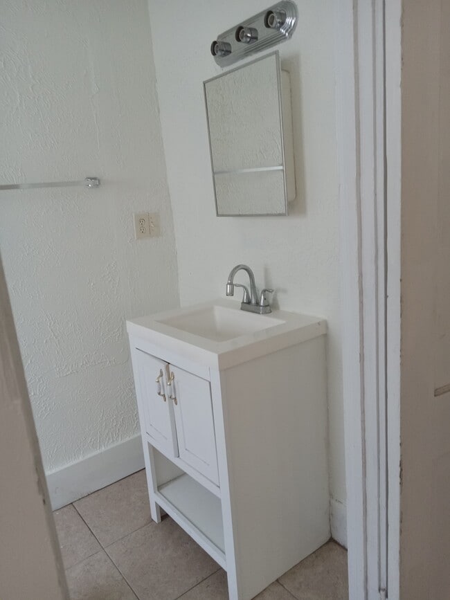 Building Photo - 1040 7th St S